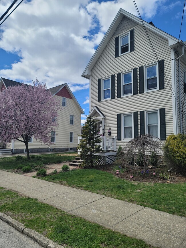 Primary Photo - 81 Hodge Ave