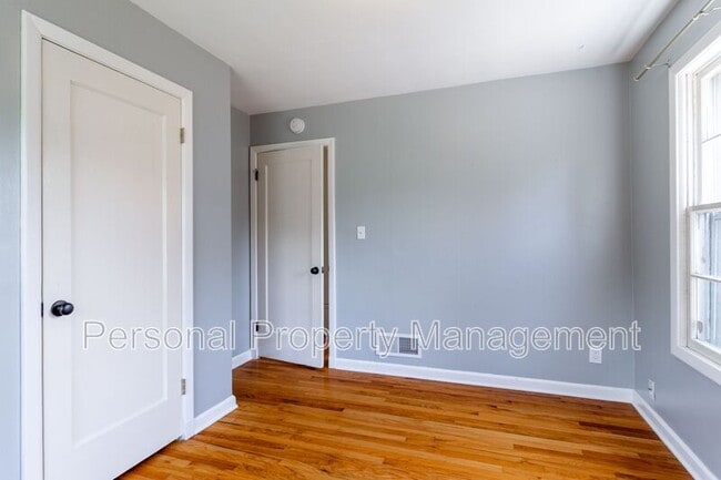 Building Photo - 4313 NE Valley View Ln