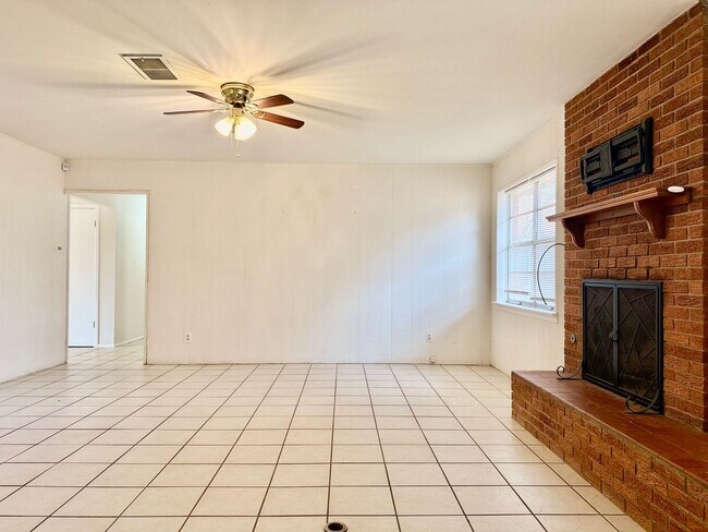 Building Photo - Home for Rent