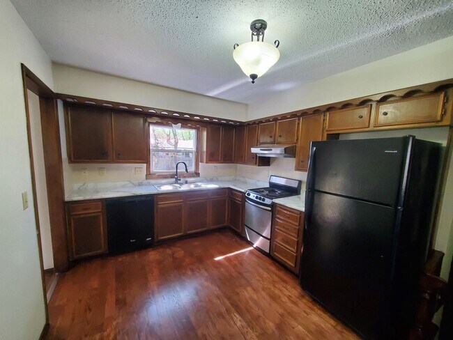 Building Photo - Spacious Derby home in Beautiful Mature Tr...