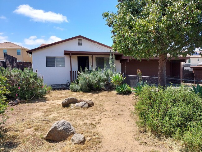 Building Photo - Santee -  2 Bedroom House w/Garage and Lar...
