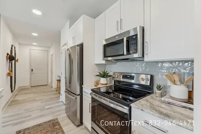 Building Photo - Act Fast: 6 Weeks Free Rent When You Lease...