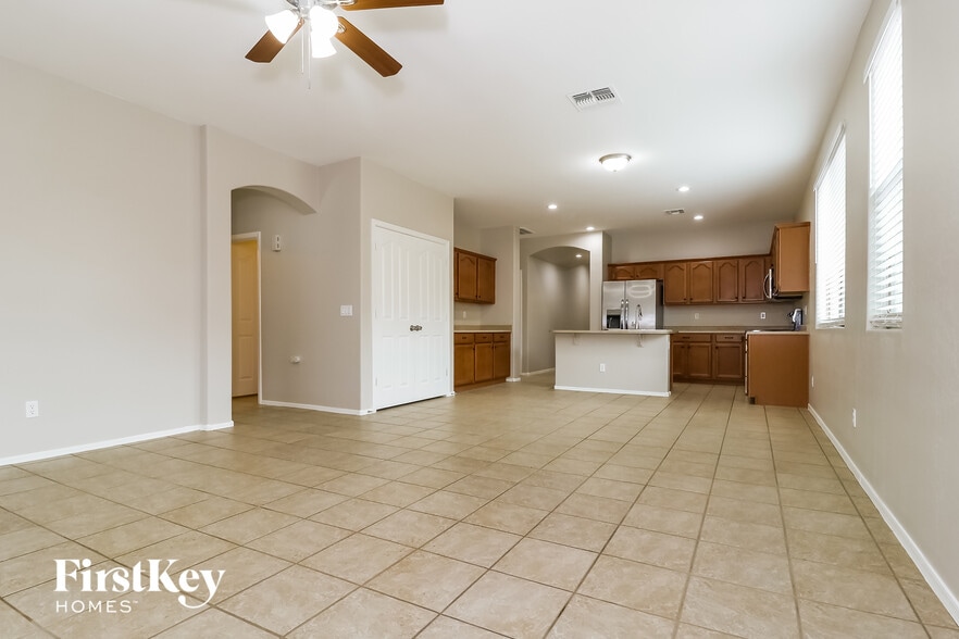 Building Photo - 15293 W Morning Glory St