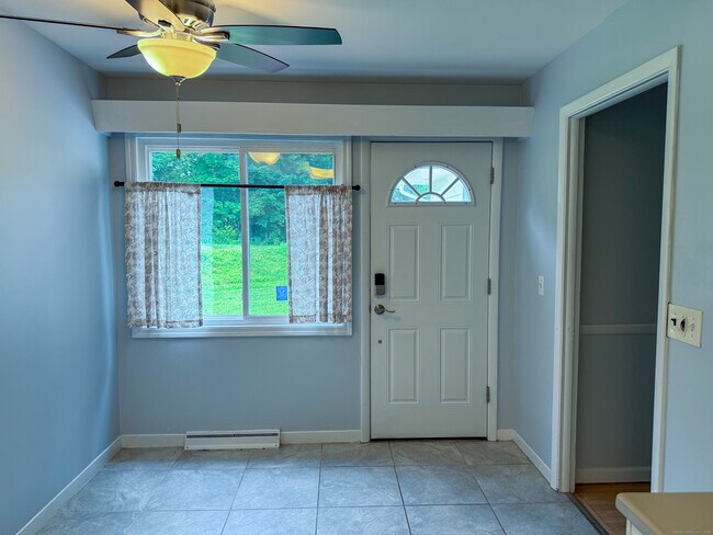 Building Photo - 182 Knoll Dr