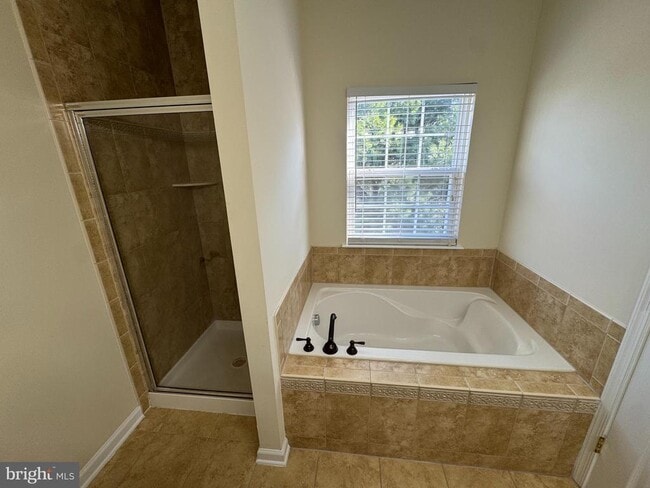 Building Photo - 400 Kintyre Ln