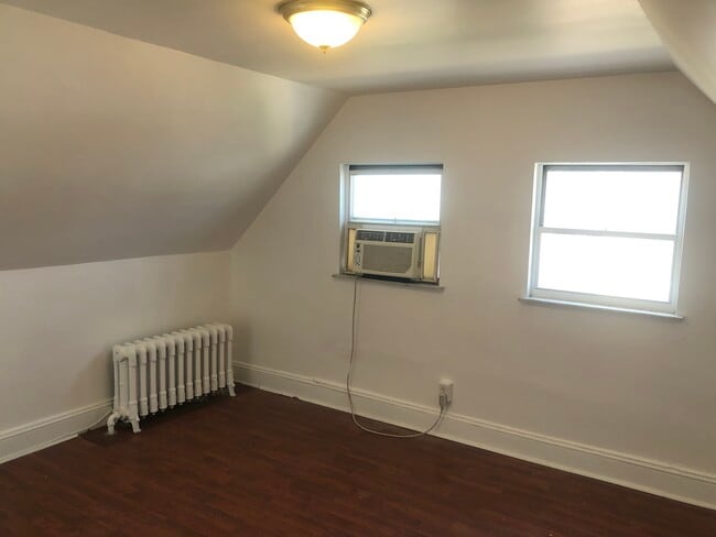 Room 2 - 29 W Baltimore Ave