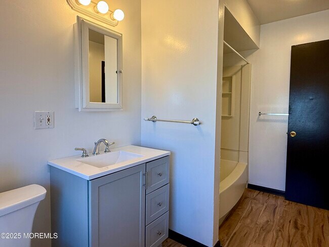 Building Photo - 304 Lareine Ave