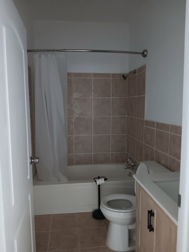 Bathroom - 514 S 8th St