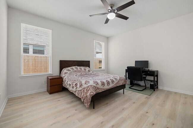 Building Photo - 7618 Coral Ky Dr
