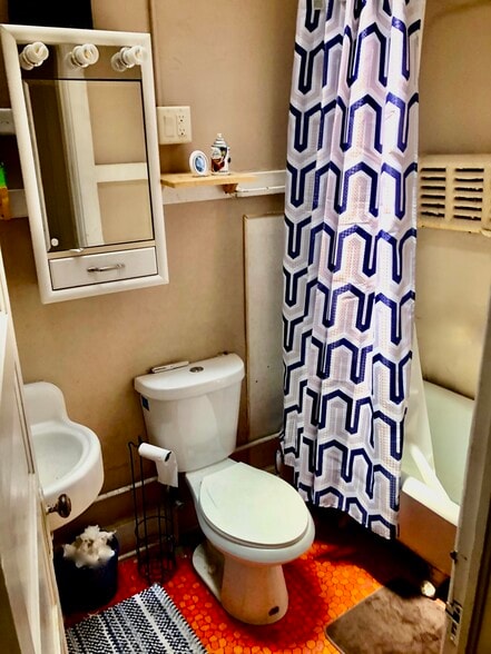 Building Photo - 419 State St