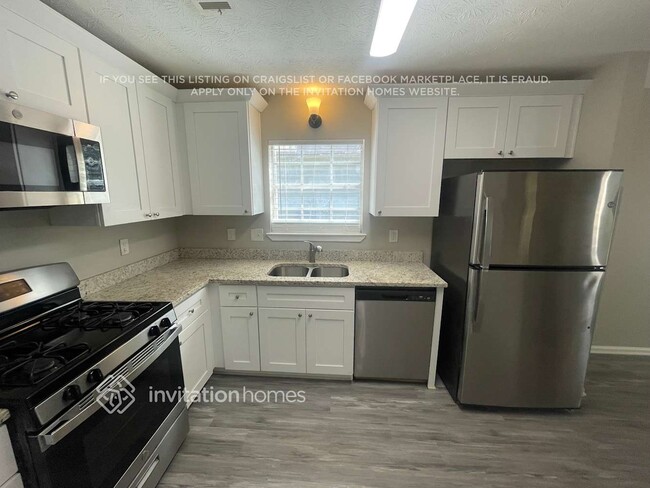 Building Photo - 1415 Oak Knoll Dr NE
