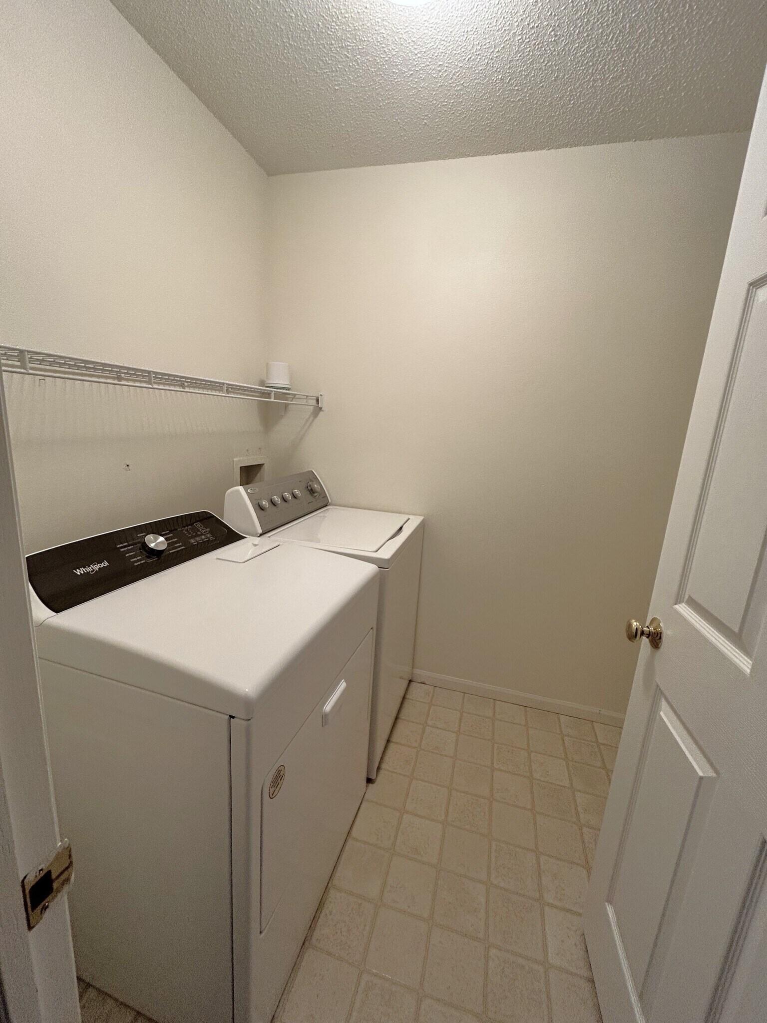 Building Photo - 10 Bridgewater Trl