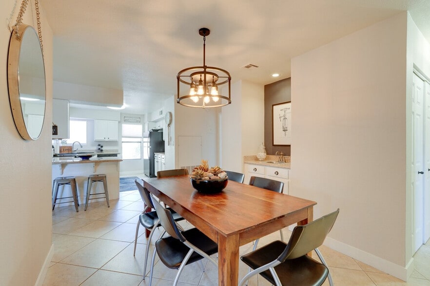 Building Photo - 8787 E Mountain View Rd