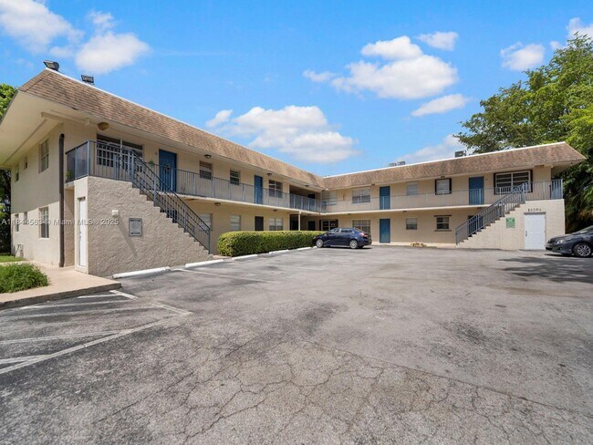 Building Photo - 15391 S Dixie Hwy