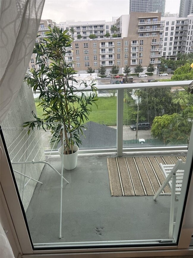 Building Photo - 321 NE 26th St