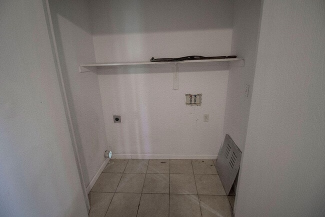 Building Photo - 1405 Greensboro Dr