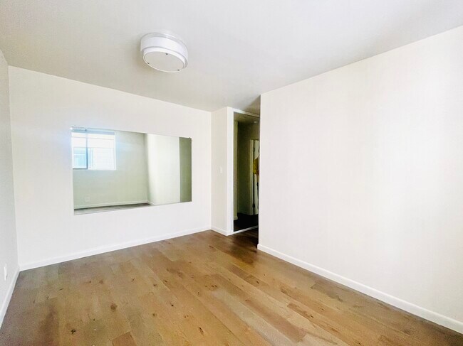 Building Photo - 1885 Pacific Ave