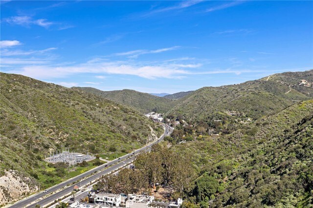 Building Photo - 696 Mystic View