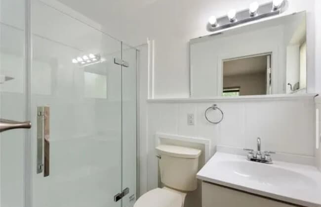 Building Photo - 755 Oleander Dr SE