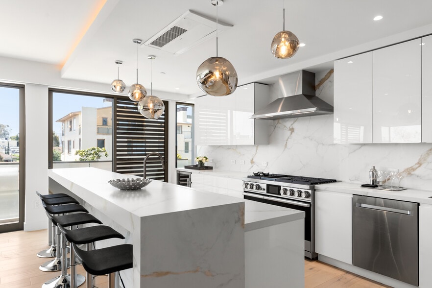 Building Photo - Lumiere at Malcolm