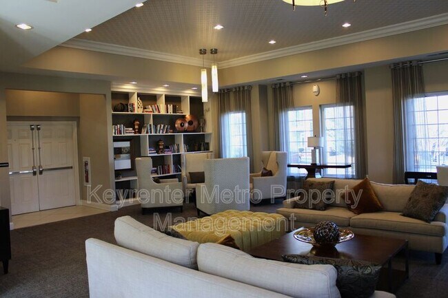 Building Photo - 1321 Karen Blvd