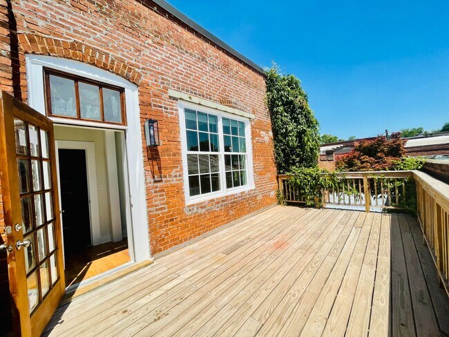 Building Photo - 140 West Washington