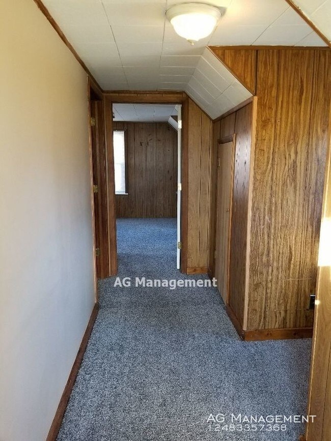 Building Photo - 22 Elwood St. - Pontiac 3Bed/1Bath