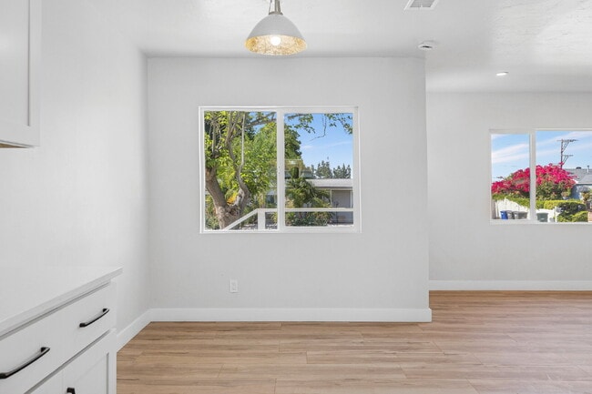 Building Photo - ***OPEN HOUSE - Friday 8/29 - 4-6pm***