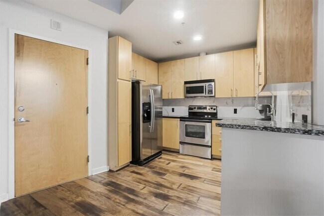 Building Photo - 923 Peachtree St NE