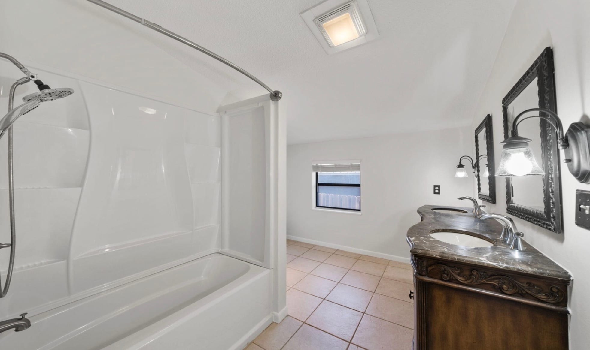 Building Photo - 1016 W 12th St