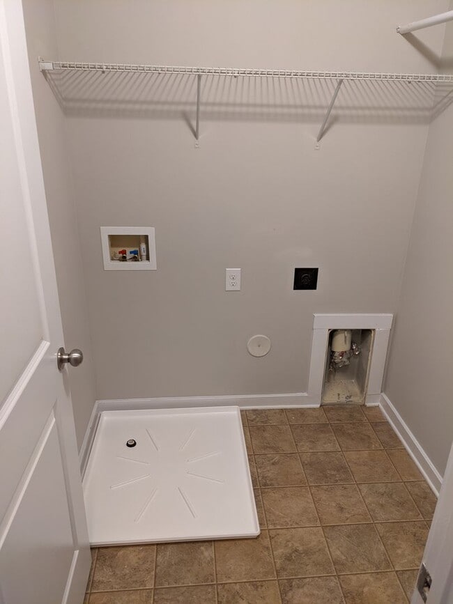 Building Photo - 3- Bedroom Townhome in Prosperity Place