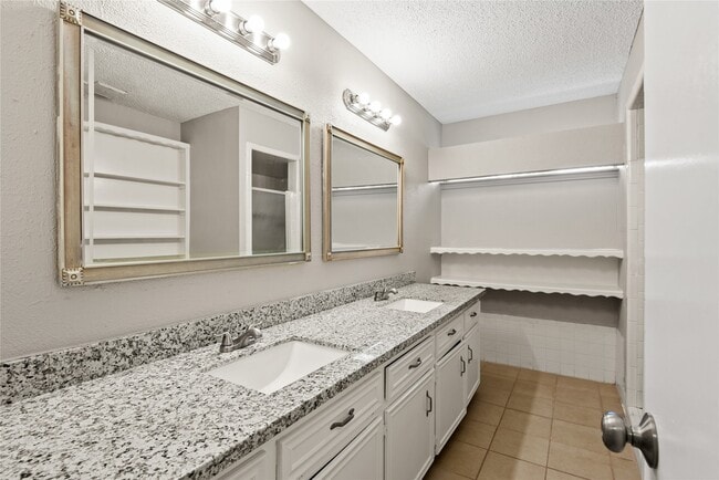 Building Photo - 15911 Mill Point Dr