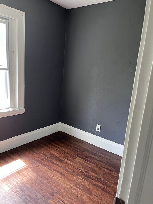 Building Photo - 3-Bedroom Home for Rent in Cleveland – Great Value!