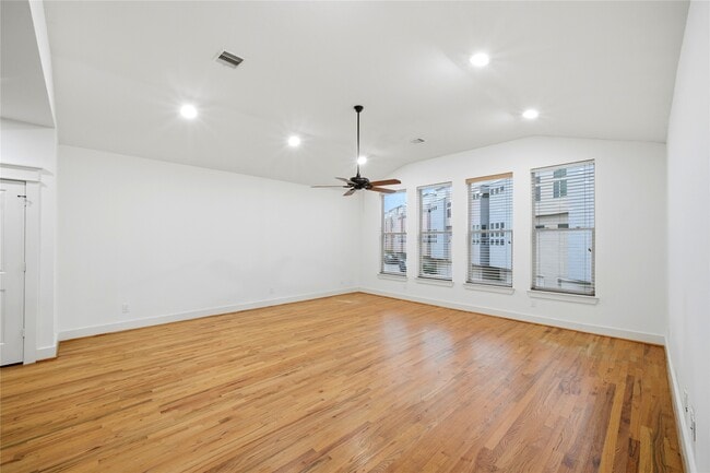 Building Photo - 2323 Sperber Ln
