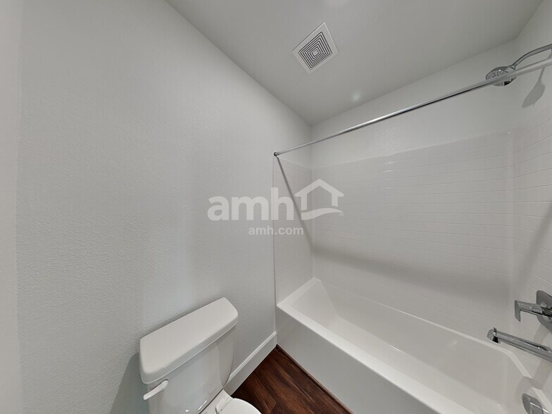 Building Photo - 260 Yasmin Daylily Pl