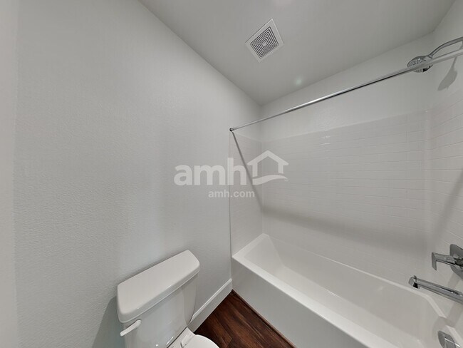 Building Photo - 260 Yasmin Daylily Pl