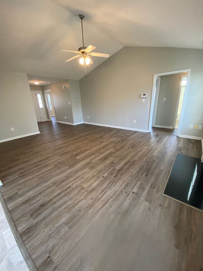 Building Photo - Great Home!  Great Location