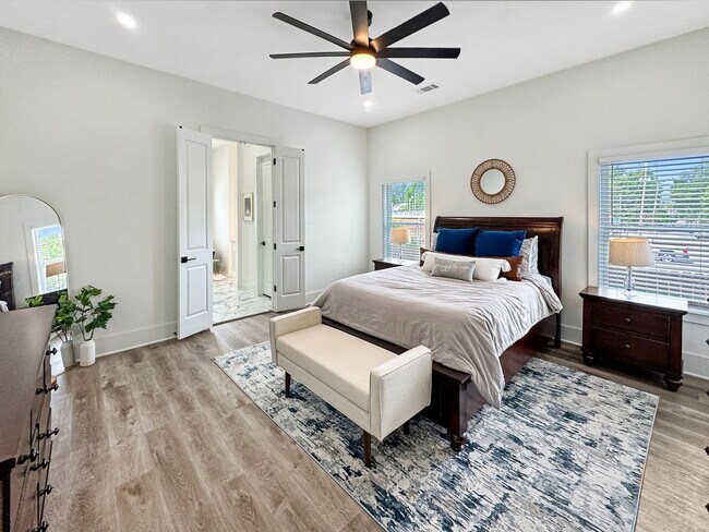 Building Photo - Newer Construction Meets Historic Cooper Young Charm • 5bd / 3ba