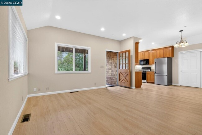 Building Photo - 261 Castle Hill Ranch Rd