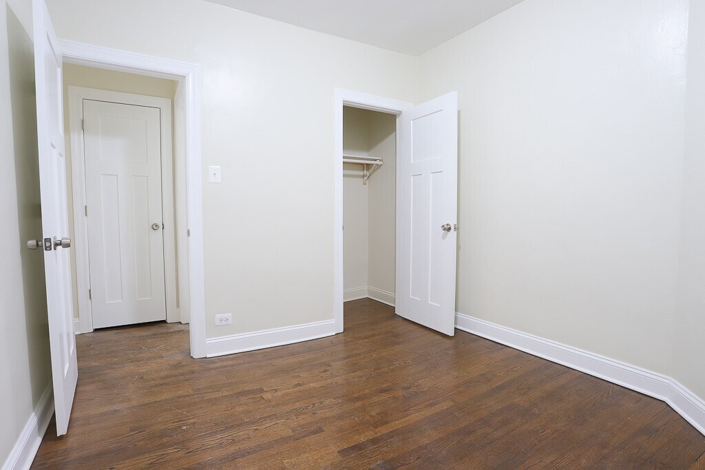Building Photo - 3817.5 N Greenview Ave