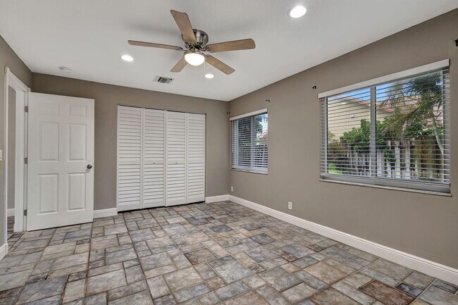 Building Photo - 1402 Cormorant Rd