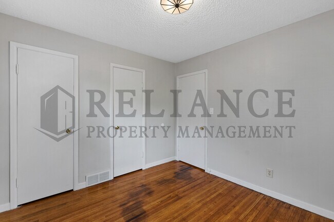 Building Photo - 608 N Sheridan St