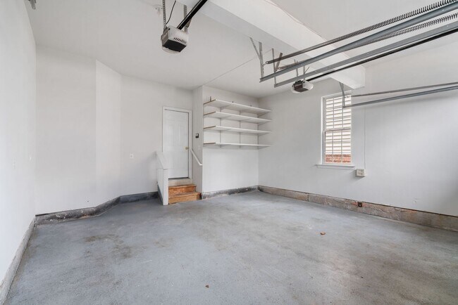 Building Photo - Stunning 4 level detached home close to the Mosaic District in Fairfax!