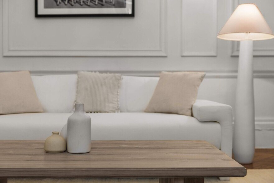 Building Photo - 3 E 9th St