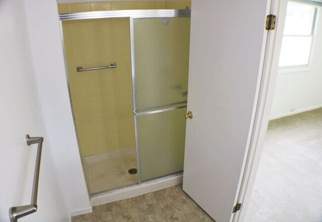 Building Photo - $2,350 | 3 Bedroom, 3 Bathroom House | No ...