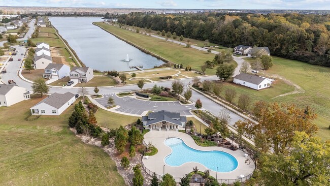 Building Photo - Lake View Four Bedroom 2.5 Bath Home