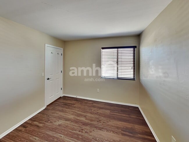 Building Photo - 8530 E Pena Blanca Dr