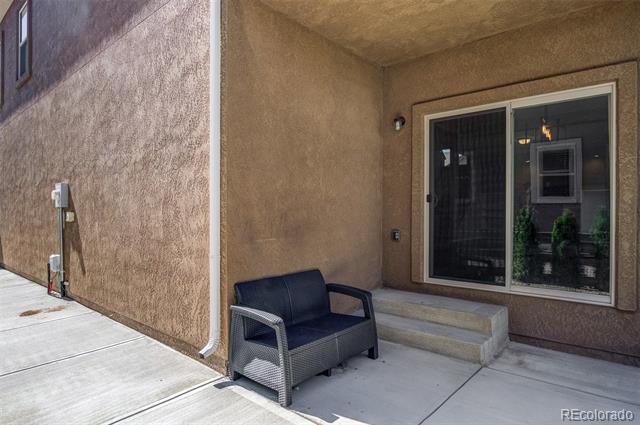 Building Photo - 884 Black Arrow Dr