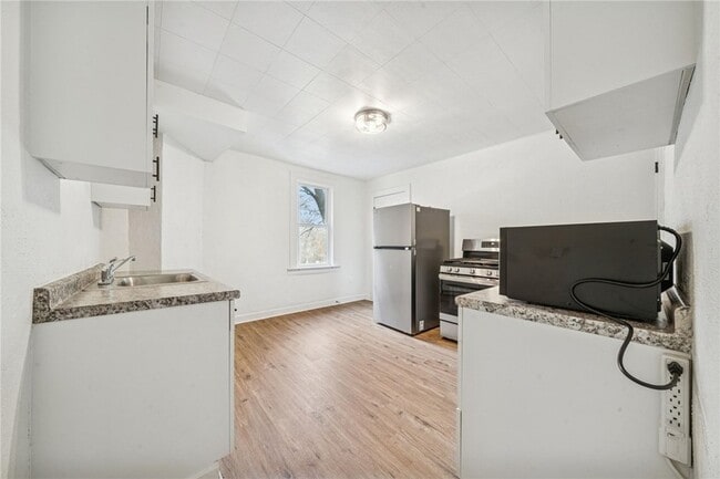 Building Photo - 3226 Richardson Ave