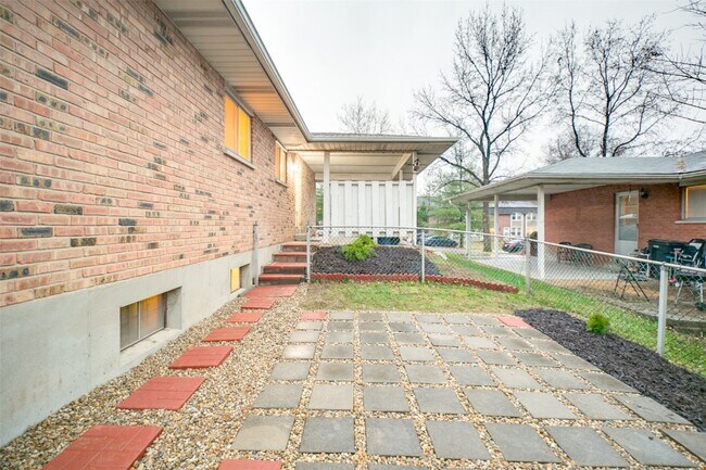 Building Photo - 10235 Jeffleigh Ln